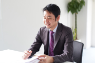 代表からしてパラレルワークです。続の仕事はラフな格好、もうひとつの仕事はスーツです。こういうギャップも仕事に役立ったりします。