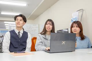 等身大な20〜30代が活躍する、風通しの良いチーム。あなたの新しい感性が、私たちの事業をより魅力的に変えていくはずです。