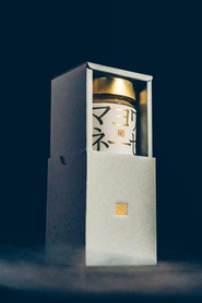 23年度の御年賀DM『マヨワネーゼ』。関係各所400個限定で制作したものの、あまりに人気だったためクラファンを実施し商品化まで至った商品。TETOTETO監修の元に作られた味は絶品で、商品のファンが定着した。
