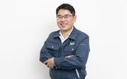 国内外を飛び回る社長の井口。中国語が得意です。管理業務のみならず営業もする何でも屋！