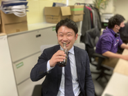 ちょっとした空き時間では雑談が盛んです。メンバー同士の信頼関係がとても強い会社です。リモート勤務も可能です。※入社直後は業務習得のため出社をお願いしています。