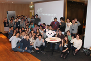 本年１月で4周年、社員全員でお祝いをしました。