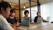 チームを超えたMTG。コミュニケーションは会社全体で