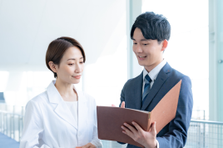だの営業じゃない。手術室にも立ち会う、ドクターのパートナー。
