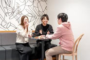 チームを組み、一丸となって最良・最適なメディアの作成に取り組んでいます。