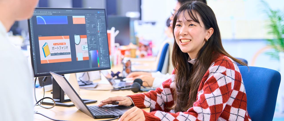 グッズデザインやイベントのバナー制作など幅広く担当！グラフィックデザイナー