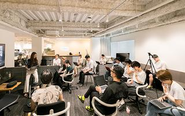全社でのプロジェクト共有会や勉強会を積極的に実施しています。