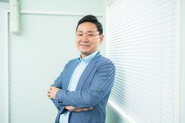実は、一度会社を離れましたが戻ってきました！（こちらも腕組みはカメラマンのからの依頼）