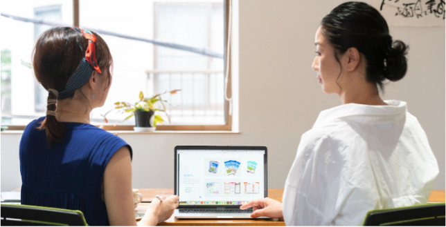 ［社員インタビュー］アプリケーションのUI/UX、広告媒体などの幅広いデザインを担当するデザイナーやまださん