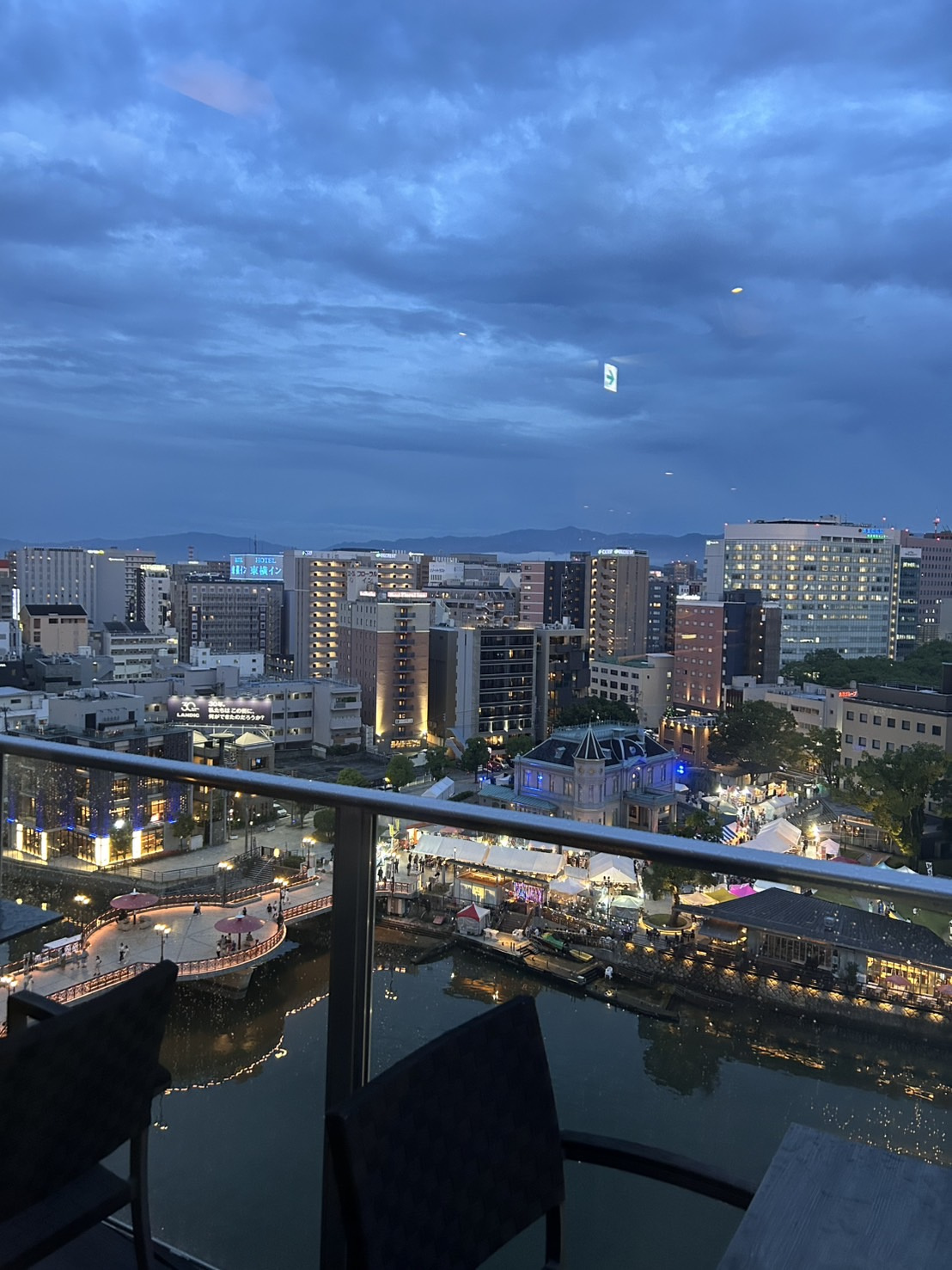 ビアガーデン、空を見上げたら...