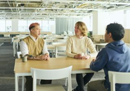 年代・性別・国籍を超えた信頼し合える仲間がいます