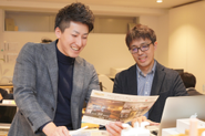 事業拡大のため日本全国を飛び回る営業担当者