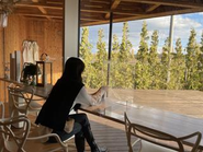 働き方はさまざまでテレワークも積極的に推進しています。