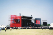2000年、ロッキング・オンはイベントを始めました。『ROCK IN JAPAN FESTIVAL』は、初回は6万490人の動員でした。20周年を迎えた2019年は、5日間の開催で合計33万7000人のオーディエンスが真夏のひたちなかに集まりました。