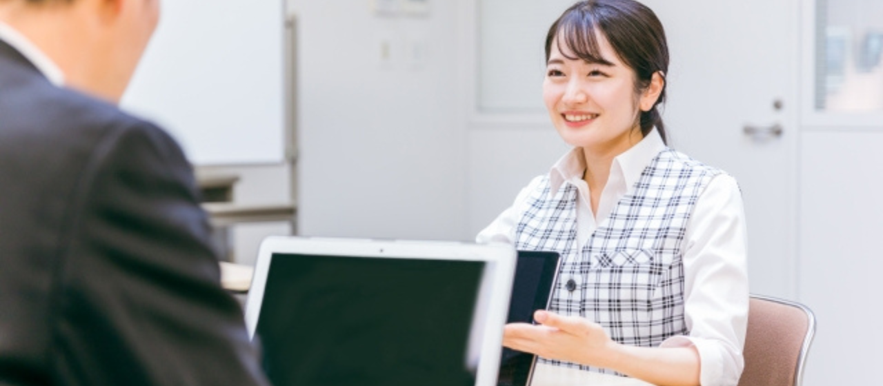 総務以外の専門知識も身に付けられる環境が魅力。知見を深め、対外的なPR業務にも挑戦していきたい