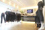 京都駅から近い、ギャラリーのような店内
