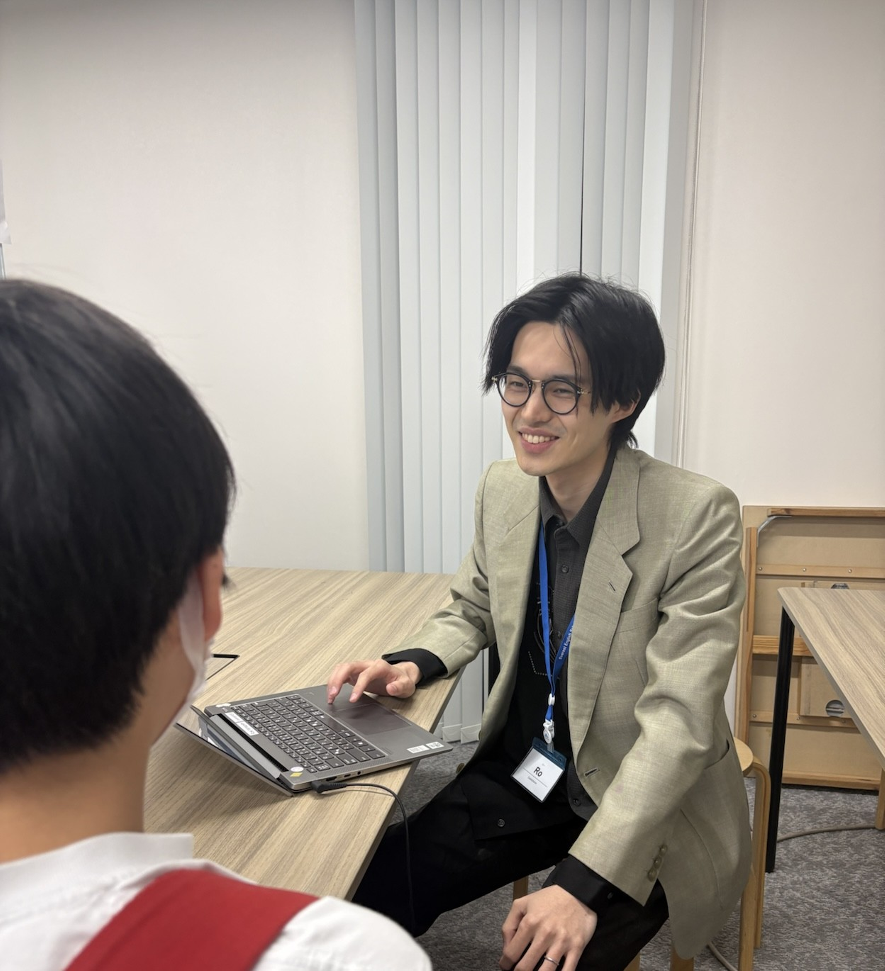 生徒が講師・コーチに会いに来てくれる様子