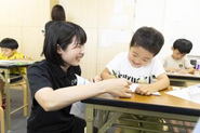 子どもたちの成長をスタッフ全員で喜びも悩みも分かち合い、よりよい教育を探究しています。