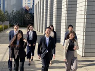 法人営業未経験のメンバーも沢山いますが、研修制度も整っており、未経験、若手関係なく活躍しています。