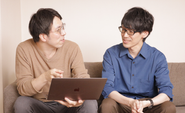 社内はリモート・対面でも会話しやすい雰囲気があります。隔週でのチームミーティングのほか、上司との面談も定期的に実施しています。