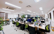 こちらはオフィスです！開放感があり、先輩社員に気軽に質問しやすい環境です✨