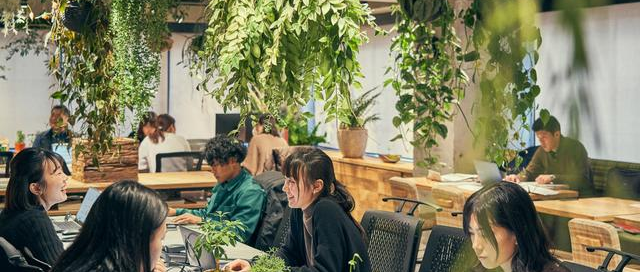宇宙に初めて植物を飾ることを目指して、世界中に花や緑を一緒に広げませんか？