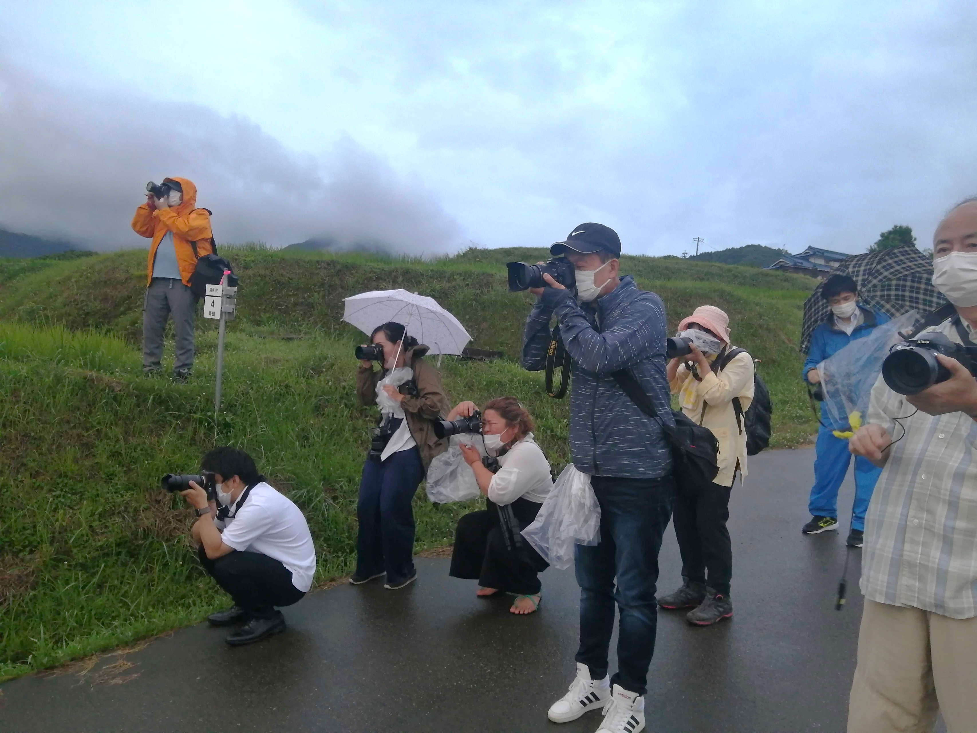 主役不在の撮影会にも関わらず……参加者が歓喜した雨ならではの撮影