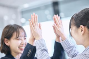 エンジニアには担当営業が付き、マンツーマンでキャリアをサポートします！