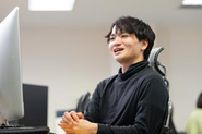弊社執行役員の名嘉もディレクターとして現場に立って仕事をします！