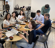 部署を超えたコミュニケーションが活発で社内の雰囲気は和気藹々とした雰囲気です。