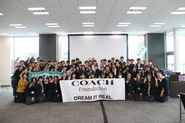 「COACH(コーチ)」の社会貢献活動を統括するコーチ財団とのパートナーシップにより実現した、給付型奨学金・伴走プログラム。