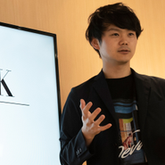 私たちは ” 本質的なマーケティング ” を行うために、マーケティングを【需要と供給をつなぐ（コミュニケーションする）こと】と定義しています。私たちは独自のマーケティング力を活かし、マーケットを読解し、市場を導くプロダクトをつくり、需要と供給をつなげることによって世界をけん引していく存在でありたいと思っています。