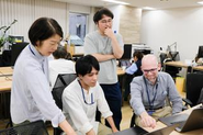 色々な職種のメンバーが一丸となってサービスを開発しています。