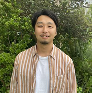 代表取締役社長のジョージ。ハワイ育ち→青学中退→コーヒー屋店長→外資系アパレル広報→外資系広告代理店営業→ENGEI創業という謎の経歴の持ち主。休日はテニスしてお菓子作ってるらしい。笑