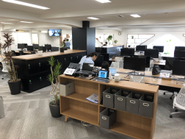のびのびと仕事ができる広めのオフィス
