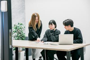 広告運用とクリエイティブ制作の両軸から、成果へと続く最適な道筋を描きます。
