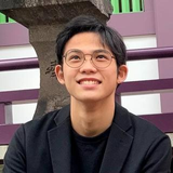 新津 顕人