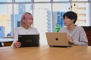 入社後は研修プログラム＆OJTでしっかり業務サポートを行います◎先輩が1対1でフォローする”新卒メンター制度”もあるので安心。キャリアを加速させる成長機会が豊富にあるので「やってみたい！」という思いさえあれば 何にでもチャレンジできる環境です！