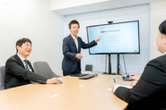 シャタイシステムズはこんな会社です！を説明中…
