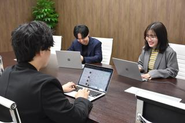 チームでお客様の課題解決に挑みます