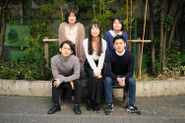 まだまだ人数は少ないですが、一人ひとりが積極的に動いて、意見を出し合い、支え合いながら業務に取り組んでいます。