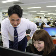 男女、世代など関係ないフラットな関係性がトーコンらしい。もちろんワークライフバランスを実現する多様な制度が用意されています。