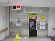 こんなドアも作っています！利用者様の安心と安全を常に守っています！今日も安全に使えるのは私たちが、日々頑張って点検をしているからです！目に見えない部分にも気を配り、不具合の兆候を見逃さずに対処することで、皆様が毎日安全に、そして快適に自動ドアをご利用いただけるよう努めています。