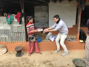 ネパールコーヒー事業の収益の一部は現地の女性や子供たちへの支援物資にあてています。