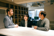 定期的なミーティングで情報交換