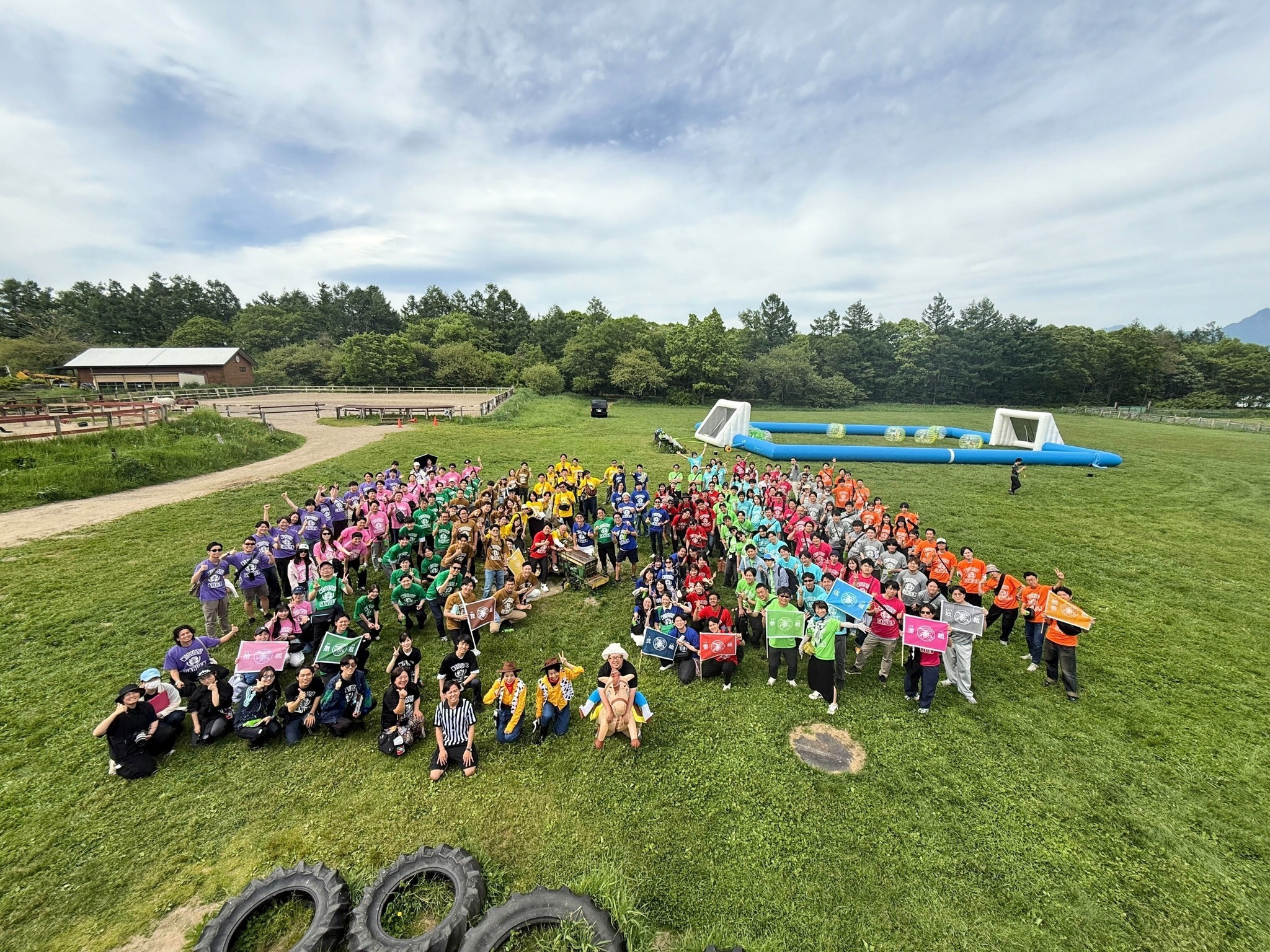 大人が考えた"本気"の社員旅行！2025年は学生時代へタイムスリップ⁉【学校へ行こう！編】