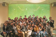 2019年の忘年会の写真。忘年会は最も大切な社内イベントの一つ。従業員の家族も招いて、お互いに感謝を伝えあう。