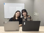 男女比は5:5/平均年齢26歳