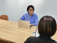 出社とリモートのハイブリッド勤務でメンバーと直接顔を合わせ、組織の成長を自ら牽引する手応えがあります。