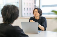 成果を求め、WEBコーダーが得意の動画に挑戦して3年、今では動画事業部として急成長を遂げています！